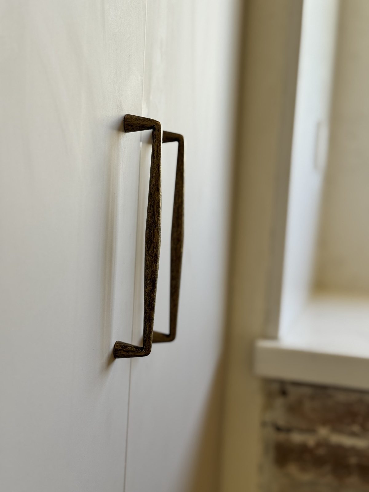 Detalle de la carpintería en listones de madera por A. Guzman Studio